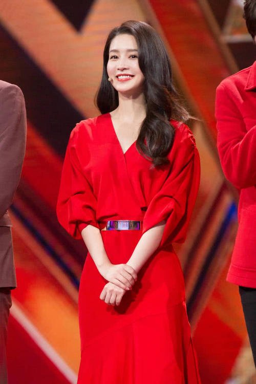 杨幂、金晨、李沁过于养眼，你对她们仨有什么看法？