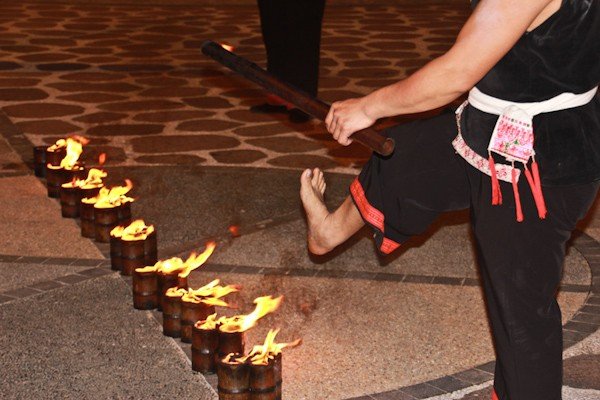 苗族的上刀山，下火海看着很过瘾，这是怎样的一种绝技？