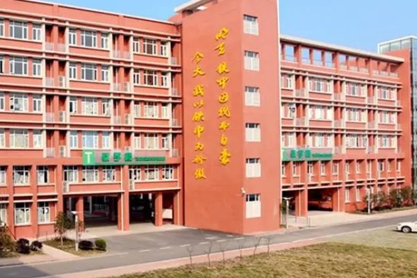 骆嘉昀是哪个高中的？