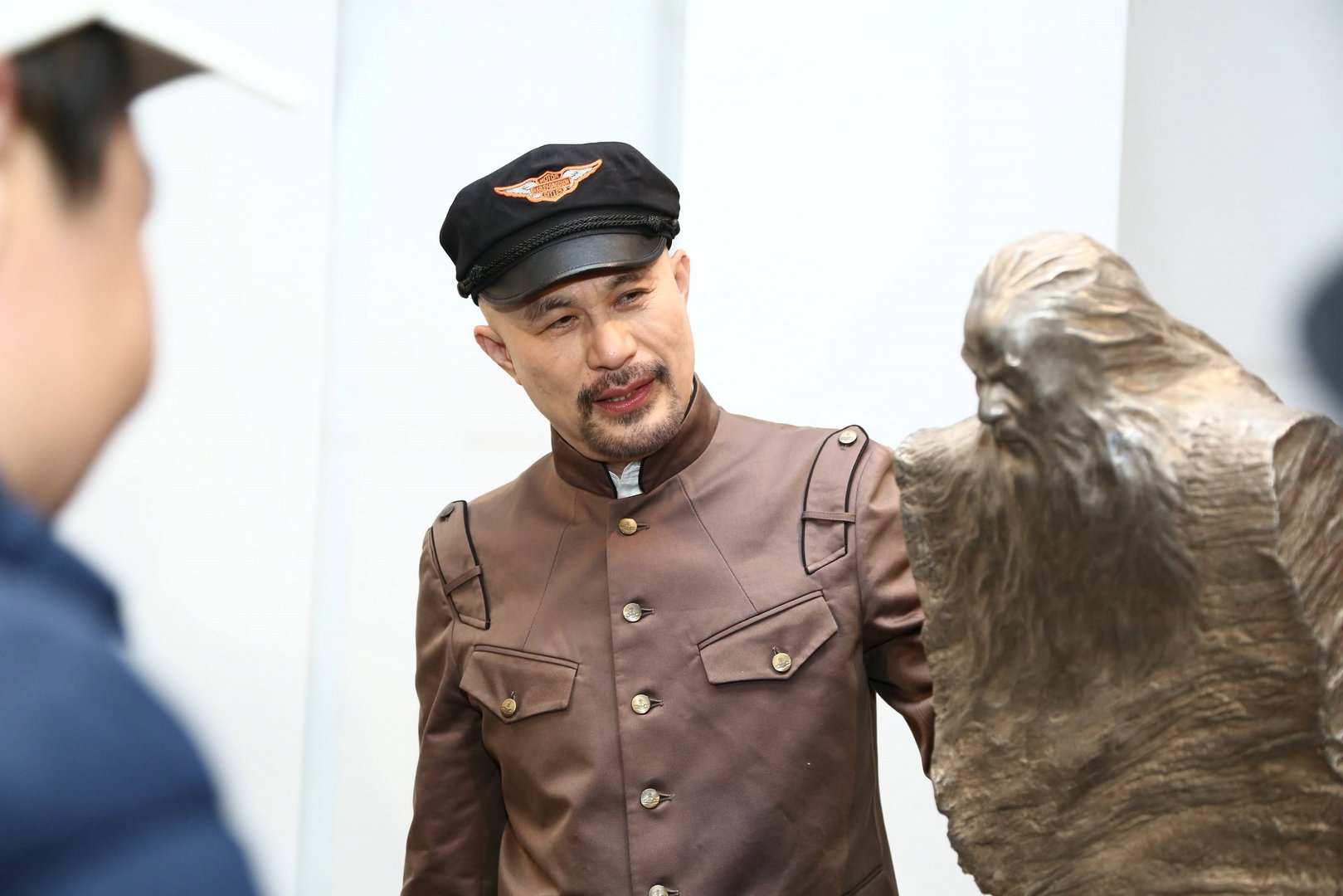 老顽童徐锦江，在节目骑单车逃跑有多真性情？