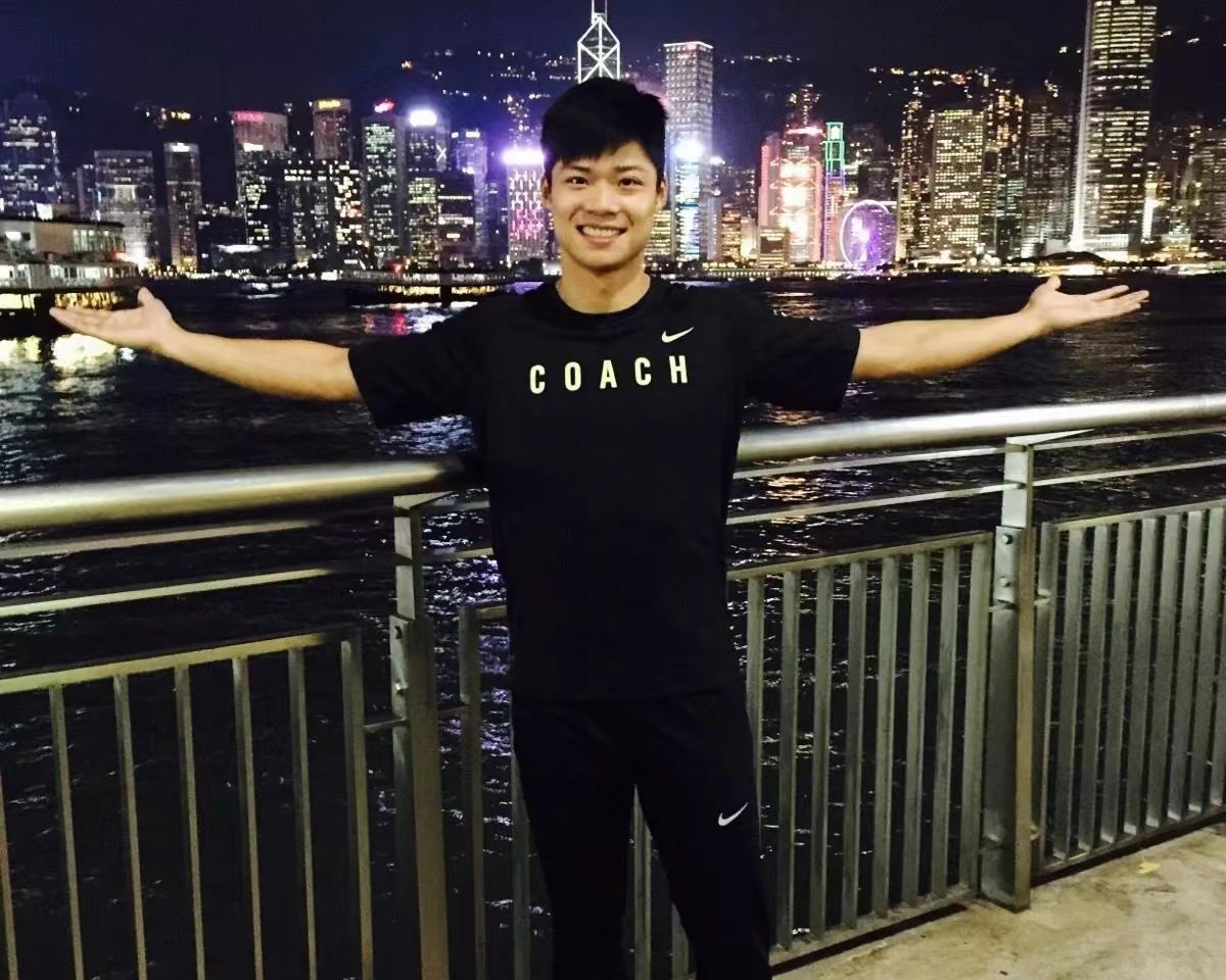 苏炳添每晚10点多睡起床不用闹钟，你觉得他的这个作息时间规律吗？