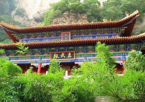 树红树碧高低影烟淡烟浓远近秋是什么意思？