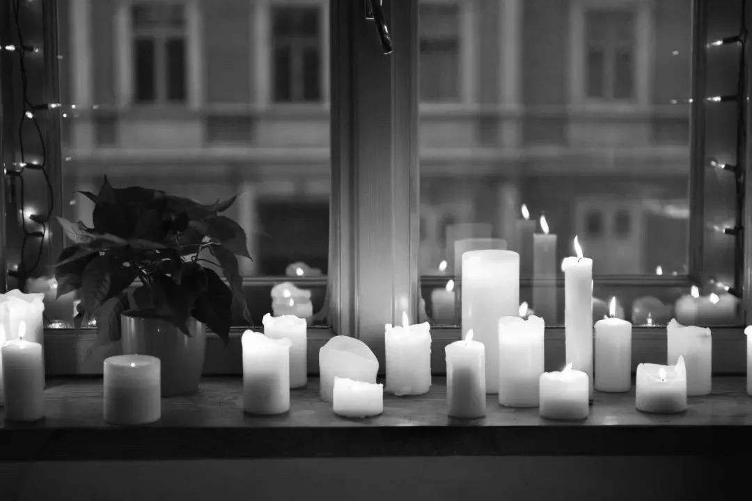 福建亿男子为亡妻销户，哭着恳求留下身份证，该名男子是有多么伤心？