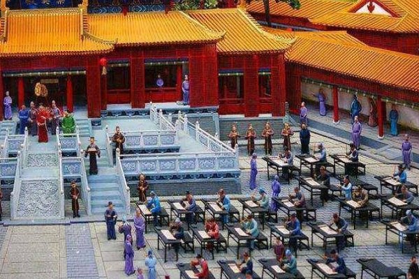 科举考试中的春闱指的是