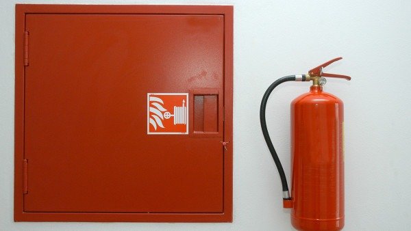 火灾中致人死亡的主要原因是什么?