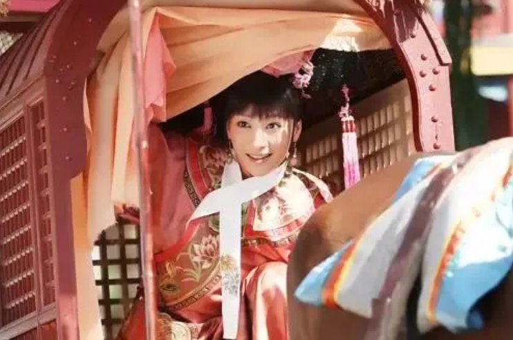 先敬罗衣后敬人，什么意思呢?