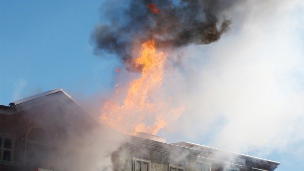 火灾中致人死亡的主要原因是什么？