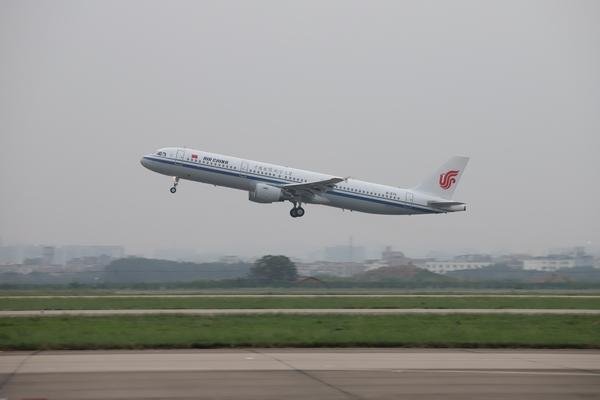 国航机长辞职被公司索赔1066万，法院判赔210万，这一结果是否合理？