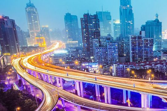 现代化总要表现出城镇化现代科技现代民主