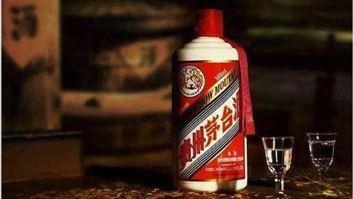 贵州茅台持续下跌，一度跌破2200元关口，这属于正常回调吗？