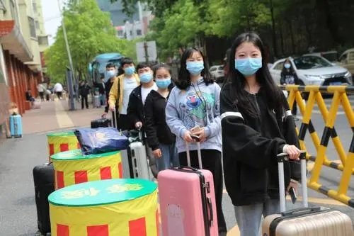 辽宁一职校3天报告177名感染者，如何防范学院内发生聚集性疫情？