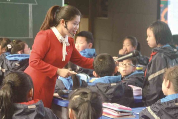 教育部不再聘请吴勇从事教材设计 ，教材画师应具备哪些条件？