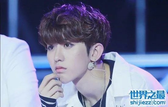 俊男靓女蔡徐坤程潇恋情被曝光,竟在节目中眉目传情!