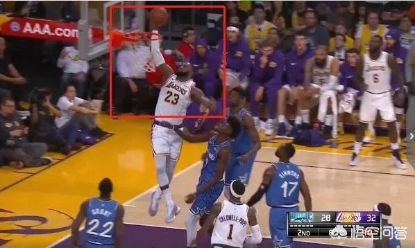 詹姆斯转身暴扣，又当着2万球迷秀肌肉，麦基实力模仿的太逗，怎么评价？
