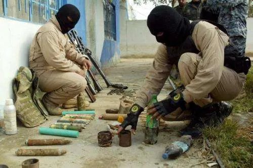 男子拎炮弹进警察局玩太大 连海军拆弹专家都惊动了！