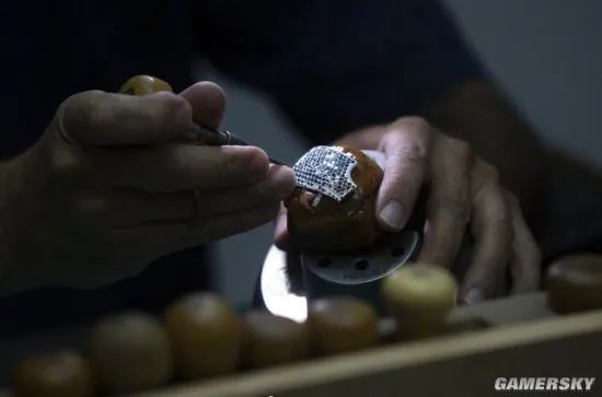 以色列珠宝商研制世界最昂贵口罩 钻石打造标价超千万