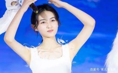 那英梁静又如何,玩不到一块就玩自己的,张子枫有多真实?