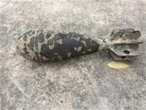 男子拎炮弹进警察局玩太大 连海军拆弹专家都惊动了！