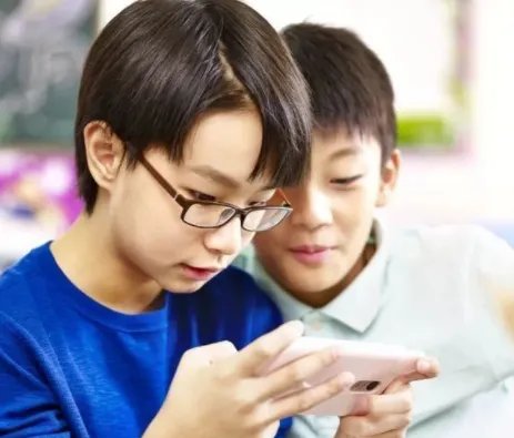 主播怂恿江苏男孩半月打赏9万多，主播的行为合法吗？