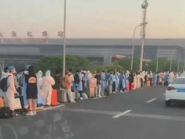 直击上海虹桥火车站学生返乡,在上海的人现在回家有哪些难点?