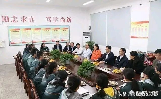 心善人美，中国女排龚翔宇默默资助贫困学生三年，获球迷称赞，如何评价？
