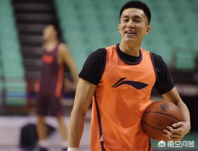 “辽粤大战”郭艾伦独得34分！球迷：留了胡子的郭艾伦就是外援！你怎么评价？