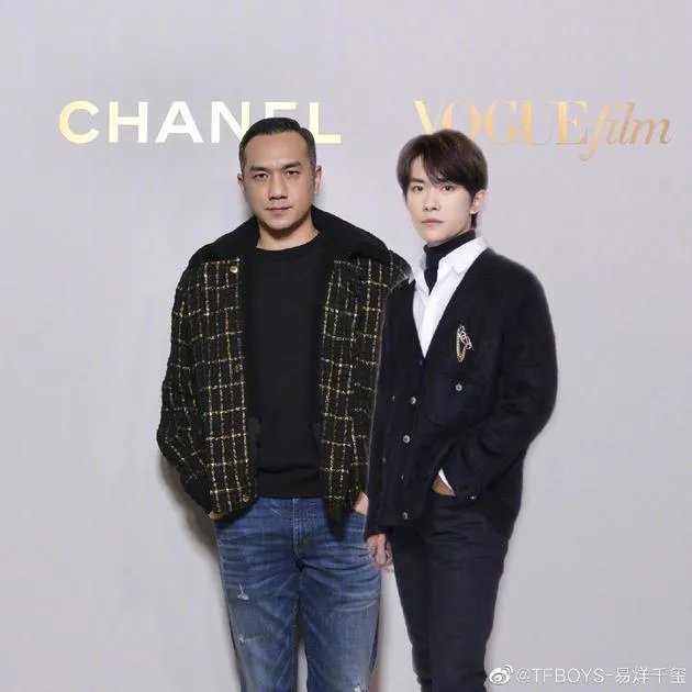 易烊千玺P图跟黄觉合影，黄觉的回复要约拍，怎么回事？