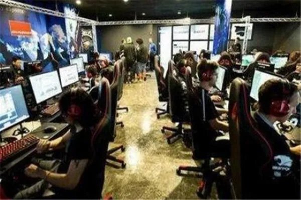 如何看待“男子打游戏花光妻子攒下的15万”这件事？