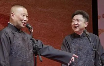 郭德纲于谦的相声，在台上演出时需要提前进行排列吗？