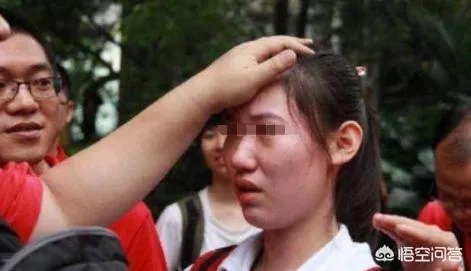 河南一考生看数学卷10分钟后弃考，离场遭拒当场崩溃，对此您怎么看？