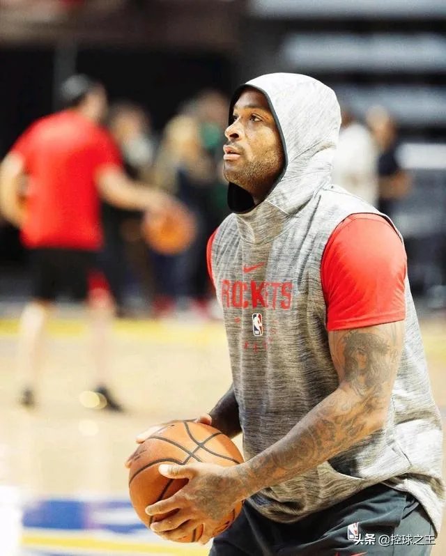 火箭在下一盘大棋，塔克因脚踝伤病退出美国男篮训练营，对此你怎么看？