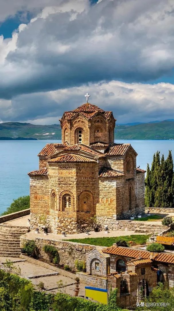 特朗普得疫三天即愈，为何民众200多万治不好？