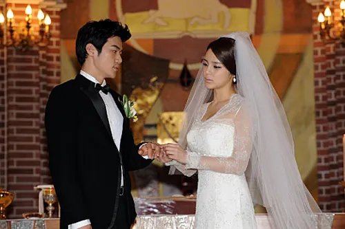 朴诗妍的老公是谁? 曝朴诗妍老公金东万婚纱照