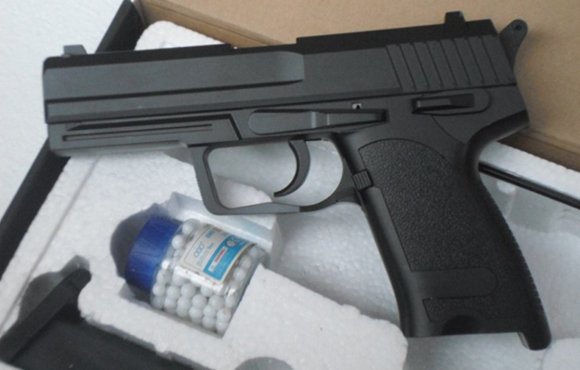 老太摆射击摊因非法持有枪支罪获刑，你怎么看？