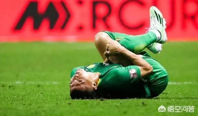 如何看待于大宝微博晒出“轻微伤”照片并艾特上海申花的行为？