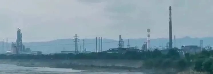 “全部撤离”乐山五通桥现刺激性气味气体，居民戴口罩撤离，怎么回事啊？