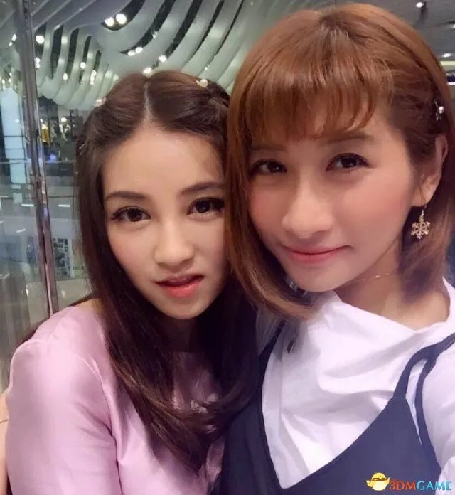 真是艳福不浅！《DOTA2》“Zhou神”女友新私房照