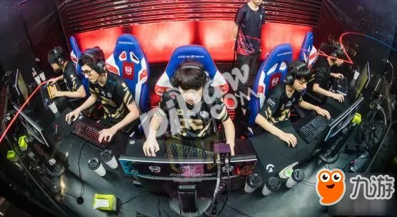 《LOL》2018德杯RNG夺冠 RNG冠军之路比赛视频回顾