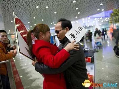 男子与失联26年情人重逢 女方未婚男方另有家庭