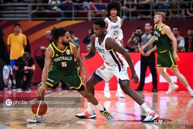法国67:59澳大利亚获得男篮世界杯铜牌，法国是如何逆转澳大利亚队的呢？