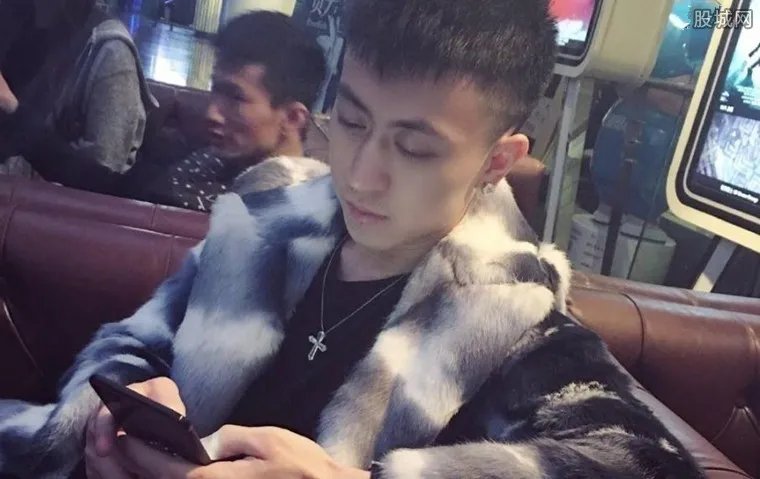 秦奋再曝猛料 富二代秦奋比王思聪还要有钱