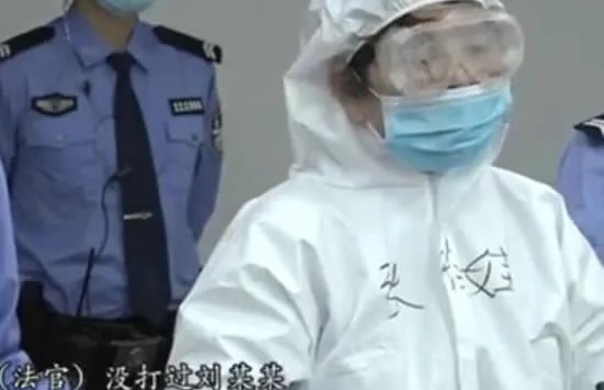 保姆虐打85岁老人辩称是闹着玩 施暴监控画面曝光让人不寒而栗