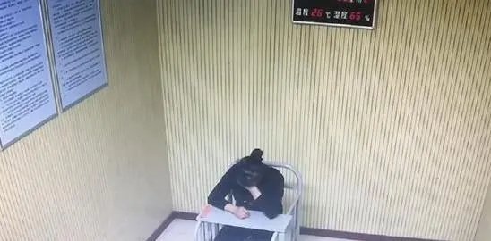 女儿未婚遭亲妈打怎么回事 详情画面曝光背后原因竟是这样