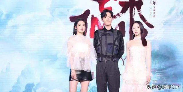 如何看待肖战搂李沁脖子？