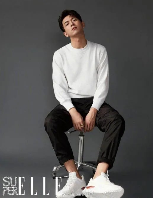 杨紫李现合体大片：佟年和韩商言这次的CP照很有气质