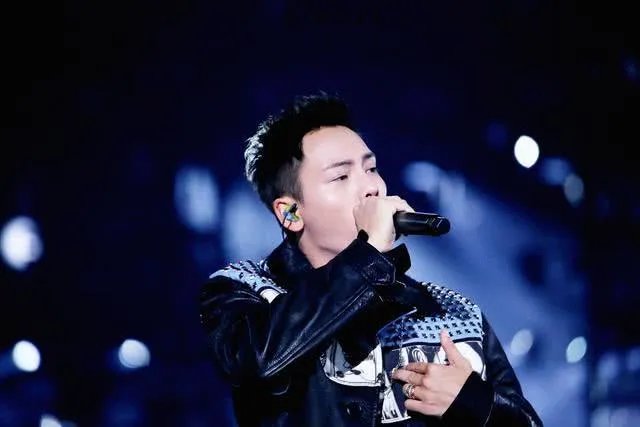 多位明星取消浙江跨年，赞助商纷纷撤资，到底怎么回事？