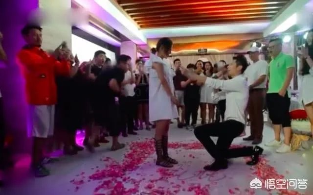 买超求婚视频曝光,求婚教学,该如何向女朋友求婚呢?