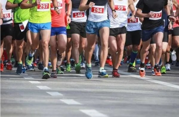 新华社揭批马拉松赛乱象,你觉得这些一切是何缘故导致的呢?
