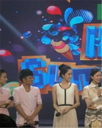 快乐大本营唐嫣刘诗诗齐亮相 胡歌称在游戏中与女神结婚