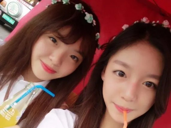 王中磊女儿晒朋友合影 其被质疑不是中国人？